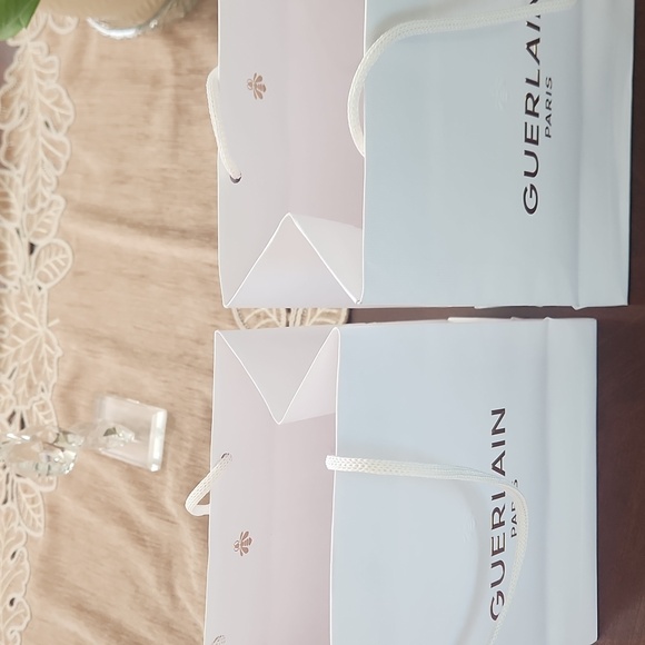 Guerlain White Gift Bags - Picture 5 of 5